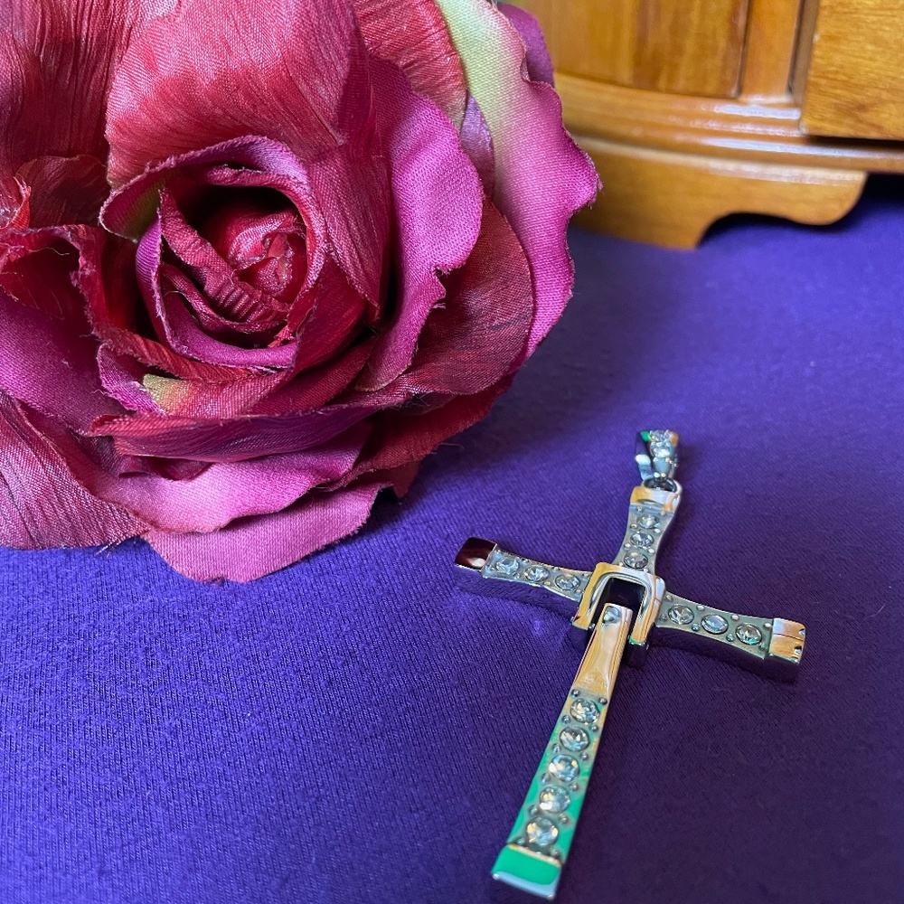 Brand New Fashion Unisex Silver Cross Pendant!